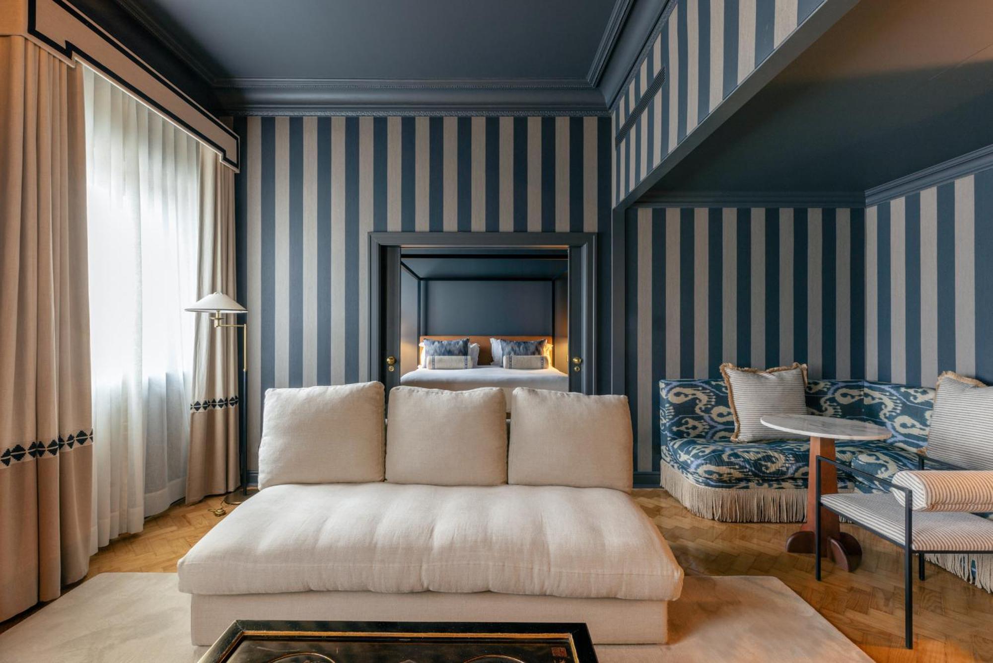 إنفانت ساجريه -فندق لاكشري هيستوريك بورتو المظهر الخارجي الصورة A suite at the Hotel de Crillon